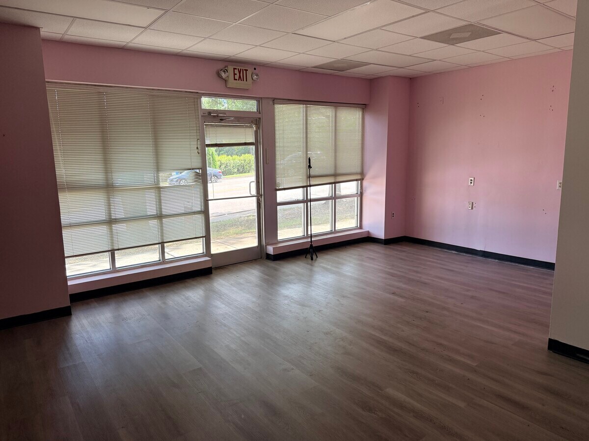 4810 Hope Valley Rd, Durham, NC 27707 - Unité 114 -  - Photo intérieure - Image 2 of 3