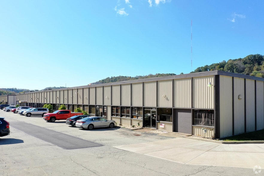 3251-3253 Old Frankstown Rd, Pittsburgh, PA à louer - Photo du bâtiment - Image 2 de 4