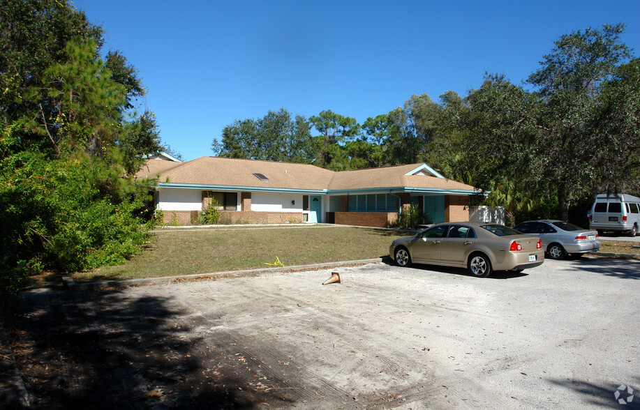 Pinellas County Prime Investment portfolio of 5 properties for sale on LoopNet.ca - Primary Photo - Image 3 of 4