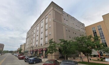211 S Michigan St, South Bend, IN à louer Photo du bâtiment- Image 2 de 6