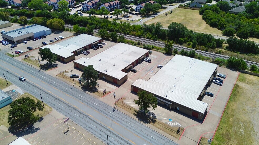 1846 W Division St, Arlington, TX à louer - Photo du bâtiment - Image 3 de 8
