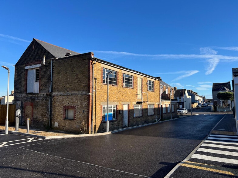 40-42 Napier Rd, Gillingham for sale - Building Photo - Image 2 of 2