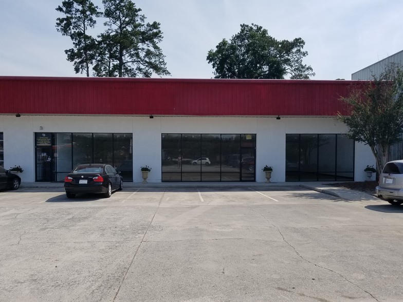 111 W Derenne Ave, Savannah, GA for lease - Building Photo - Image 1 of 6