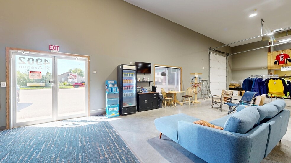 4902 51 Av, Stettler, AB à louer - Photo du bâtiment - Image 3 de 35
