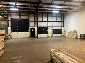 560 5th St NW, Grand Rapids, MI for lease Building Photo- Image 2 of 3