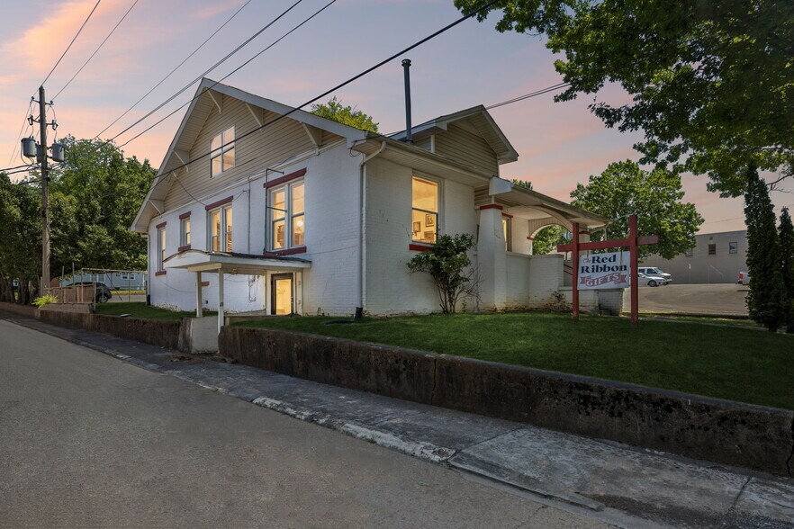 270 Central Ave, Cleveland, TN à vendre - Photo du bâtiment - Image 1 de 52