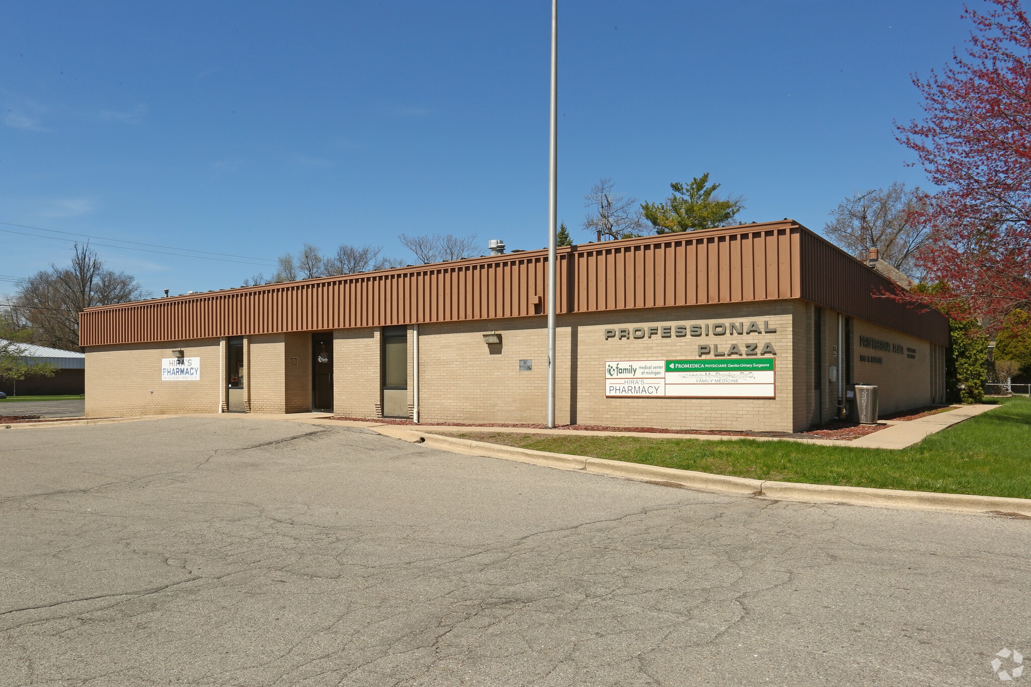 905 N Macomb St, Monroe, MI for lease Building Photo- Image 1 of 4