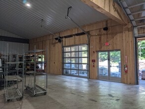 509 Rochester Rd, Pittsburgh, PA for lease Interior Photo- Image 2 of 6
