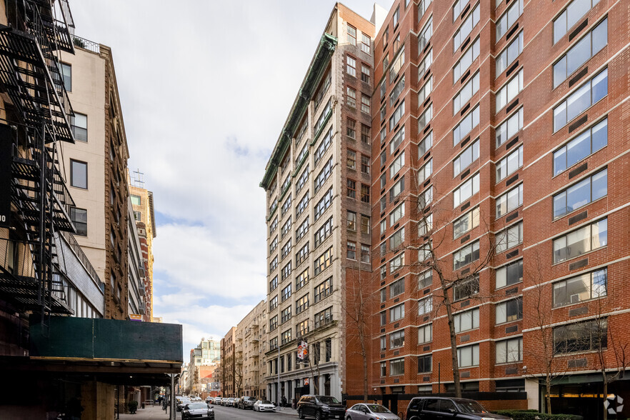 220 W 19th St, New York, NY for lease - Building Photo - Image 1 of 17