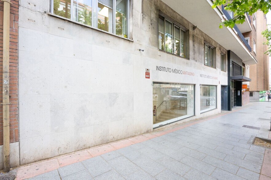 Calle Marqués de Urquijo, 11, Madrid, Madrid for lease - Building Photo - Image 2 of 8