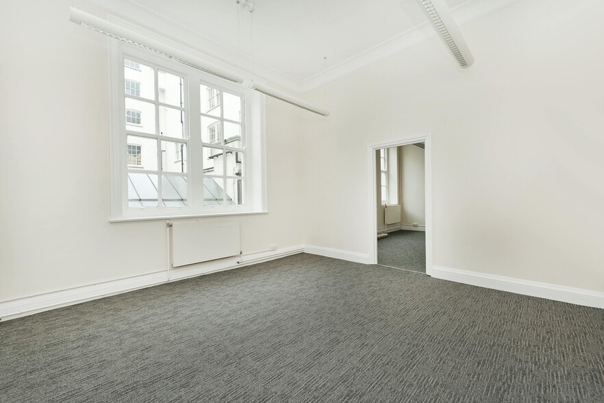 162-168 Regent St, London for lease - Building Photo - Image 2 of 32