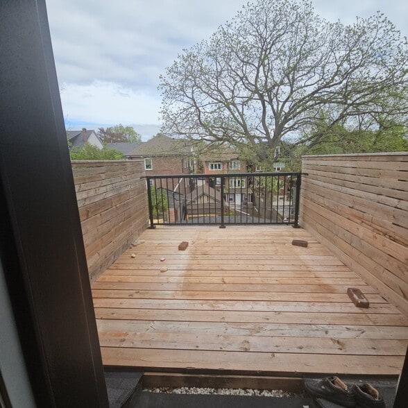 1535 Dufferin St, Toronto, ON à vendre - Photo du bâtiment - Image 2 de 14