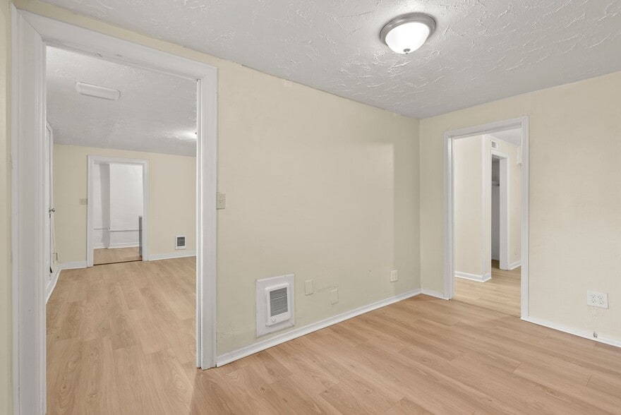 1828 W 9th Ave, Spokane, WA for sale - Interior Photo - Image 3 of 8