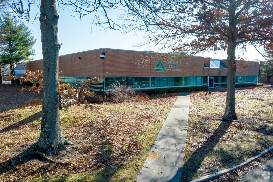48 Mall Dr, Hauppauge, NY à louer - Photo principale - Image 1 de 19