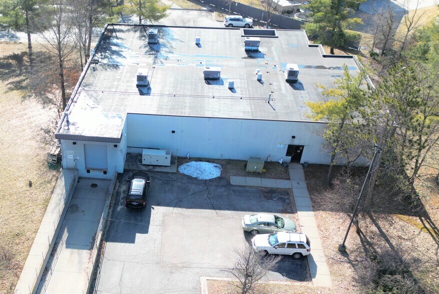 3155 Dallavo Ct, Walled Lake, MI à vendre - Aérien - Image 2 de 3