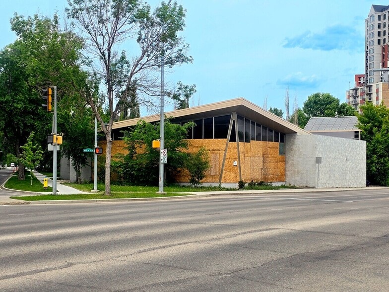10351 92 St NW, Edmonton, AB for sale - Building Photo - Image 1 of 14