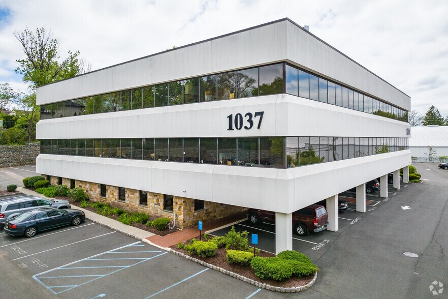 1037 Route 46 E, Clifton, NJ à vendre - Photo du bâtiment - Image 1 de 1