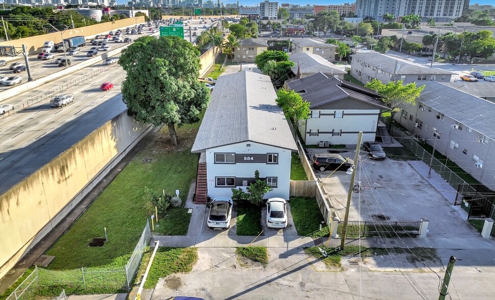 584 NW 65th St, Miami, FL à vendre - Photo du bâtiment - Image 3 de 4