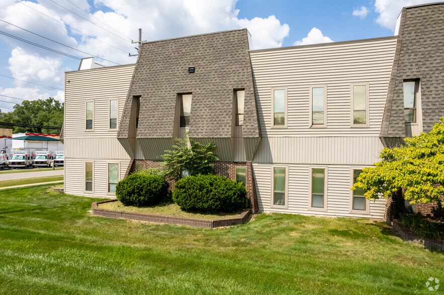 22511 Telegraph Rd, Southfield, MI à louer - Photo du bâtiment - Image 2 de 5