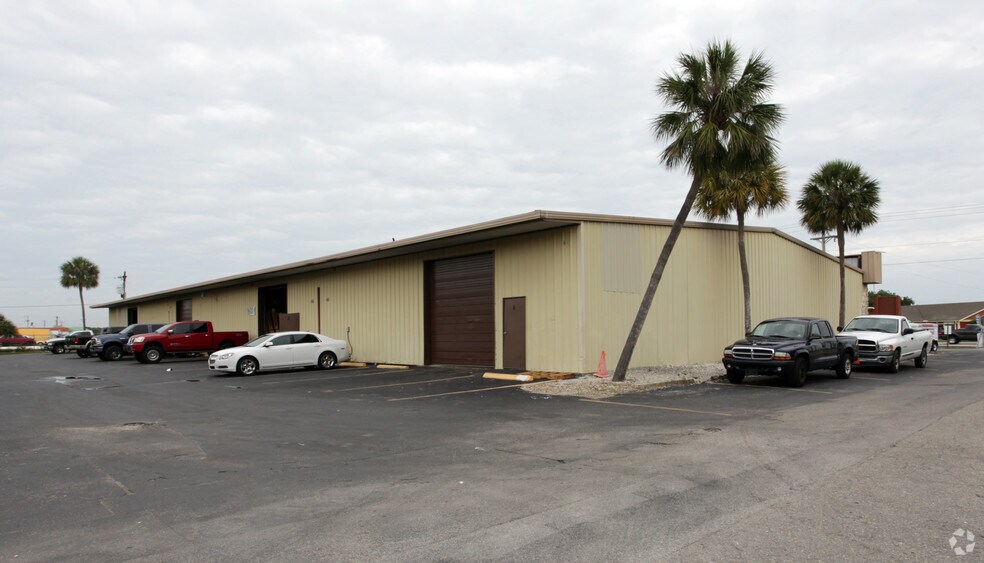 1056 NE Pine Island Rd, Cape Coral, FL à vendre - Photo du bâtiment - Image 2 de 7