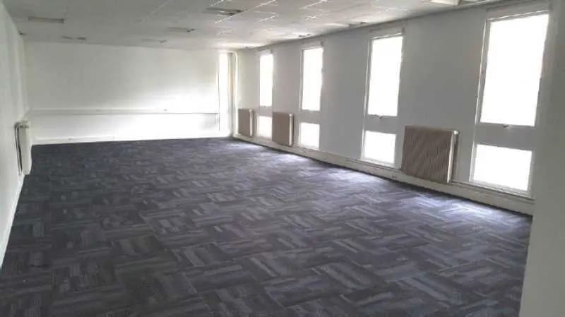 Office in Rungis for lease - Building Photo - Image 3 of 8
