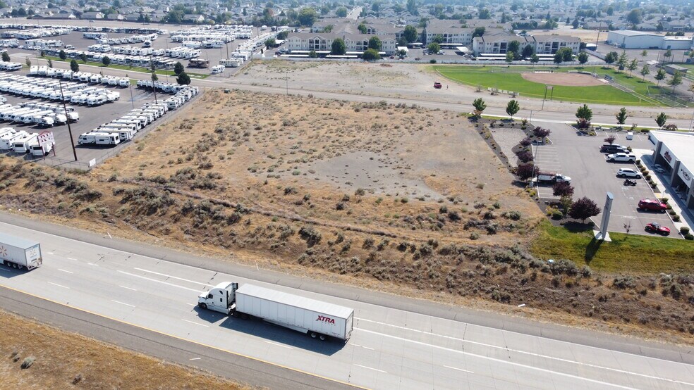 St Thomas Dr, Pasco, WA à louer - Photo du bâtiment - Image 3 de 5