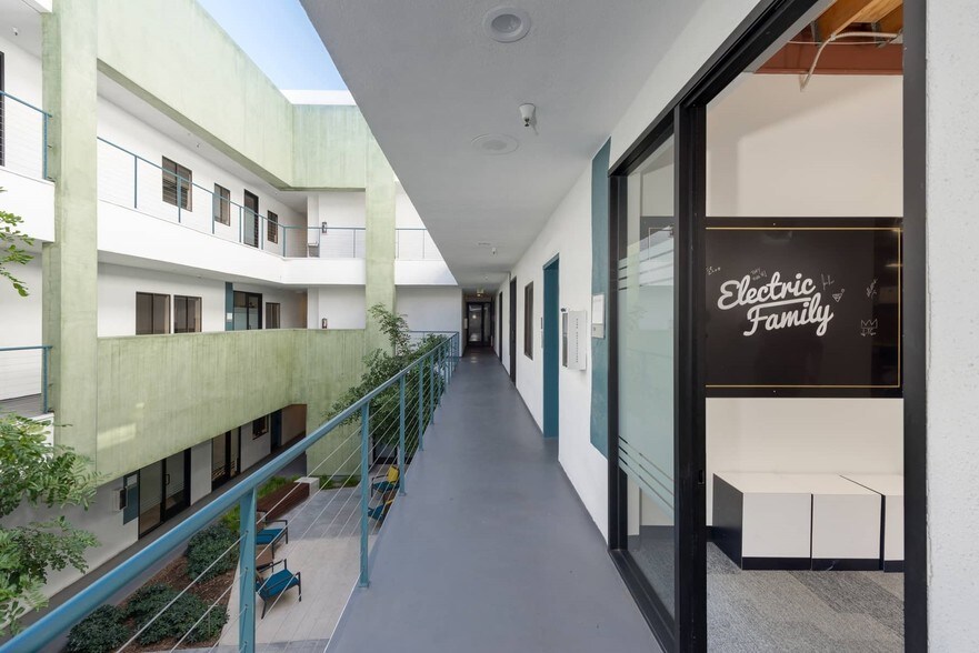 5855 Green Valley Cir, Culver City, CA for lease - Building Photo - Image 2 of 39