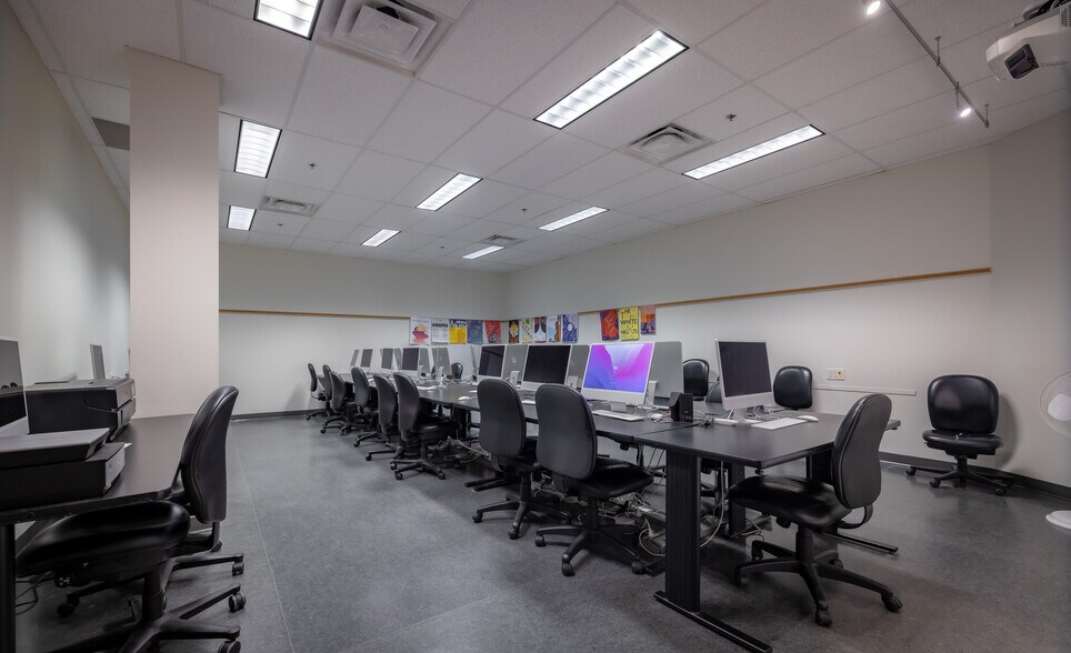 2665 Renfrew St, Vancouver, BC à vendre - Photo du bâtiment - Image 2 de 8