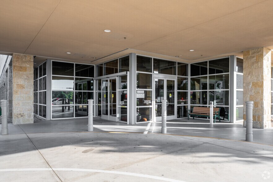 3201 S Austin Ave, Georgetown, TX à louer - Photo du bâtiment - Image 3 de 9