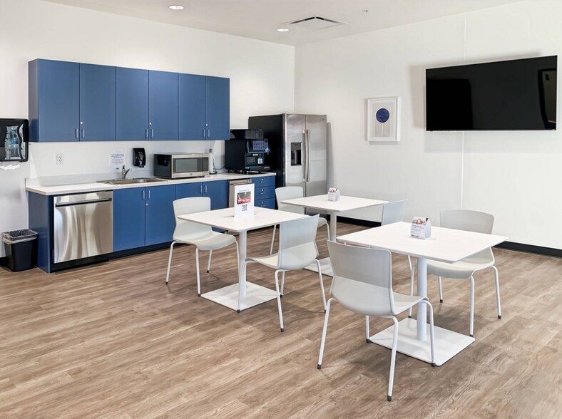 2819 S 5600 W, West Valley City, UT à louer - Photo du bâtiment - Image 2 de 9