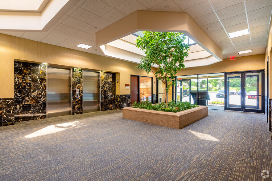 1730 Park St, Naperville, IL for sale - Lobby - Image 3 of 8