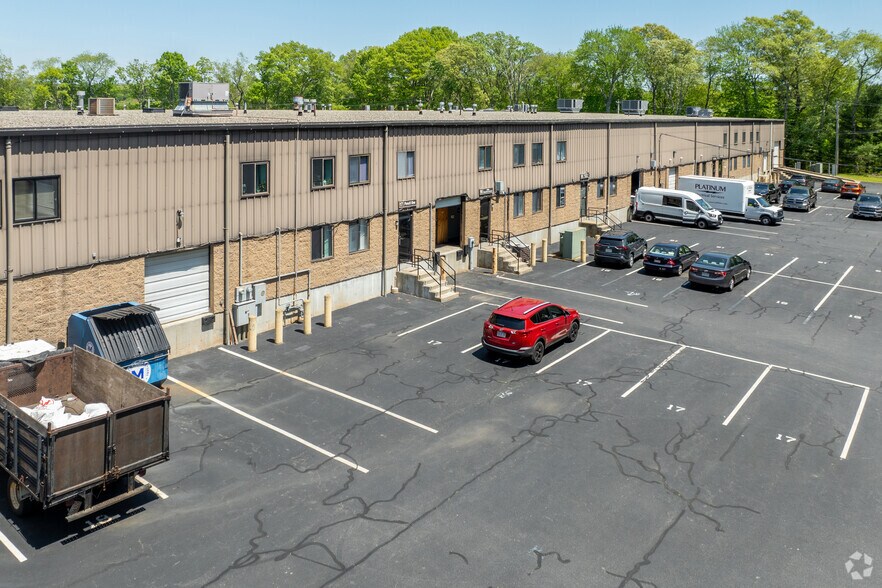 275 Centre St, Holbrook, MA à louer - Photo du bâtiment - Image 2 de 7