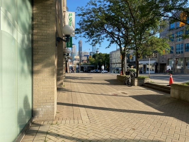 1177 Yonge St, Toronto, ON for lease - Building Photo - Image 3 of 9