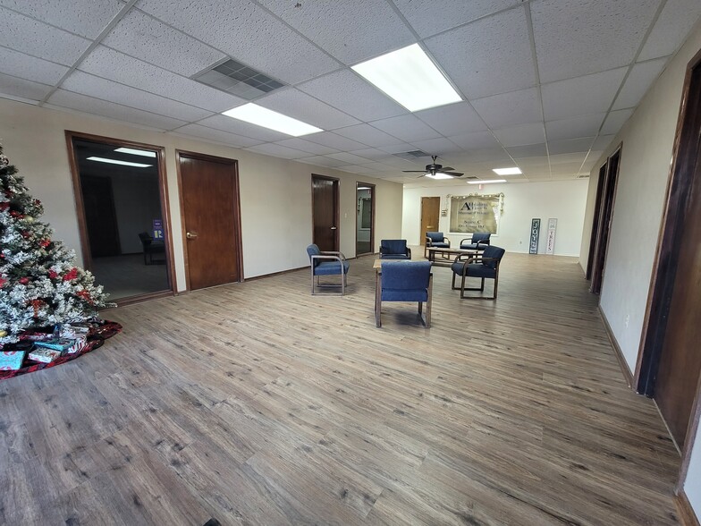 3313 81st St, Lubbock, TX for lease - Lobby - Image 3 of 23