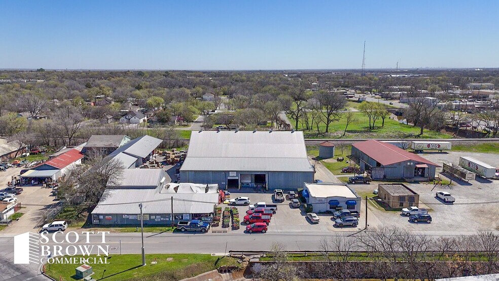 320 Bell Pl, Denton, TX à louer - Photo du bâtiment - Image 3 de 7