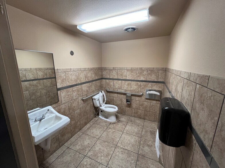 7946 Alabama Ave, Canoga Park, CA à louer - Photo du bâtiment - Image 3 de 7