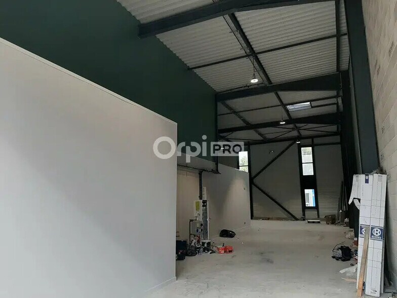 Flex in Valence for sale - Interior Photo - Image 3 of 8