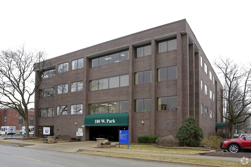 180 W Park Ave, Elmhurst, IL à louer - Photo du bâtiment - Image 1 de 3
