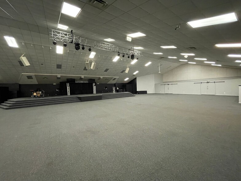 6317 Old US 23, Fenton, MI for sale - Interior Photo - Image 3 of 49