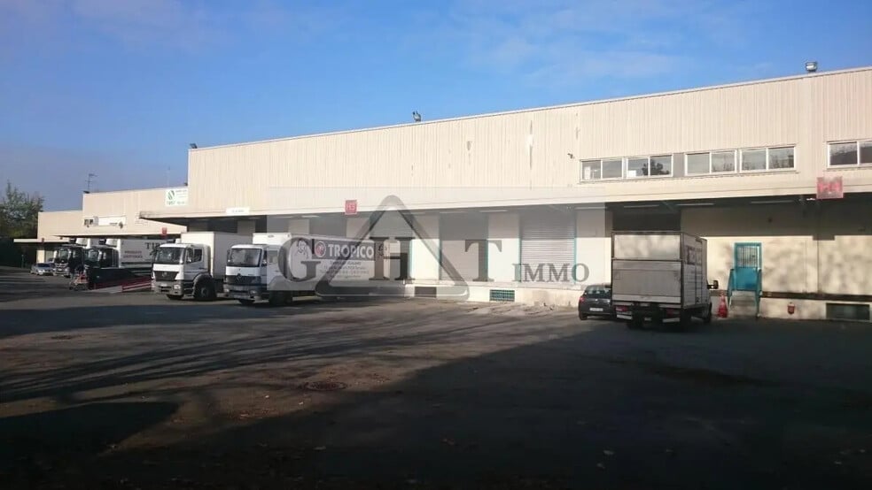 Office in Garges-lès-Gonesse for lease - Building Photo - Image 2 of 7