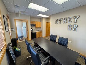 2097 County Road D E, Maplewood, MN à louer Photo intérieure- Image 2 de 8