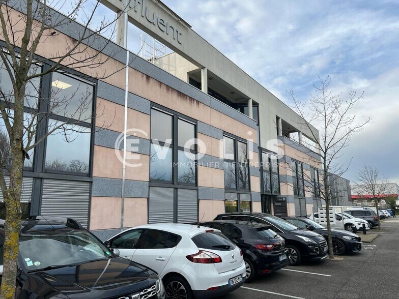 10 Rue De Bretagne, Saint-Quentin-Fallavier for lease - Building Photo - Image 3 of 12