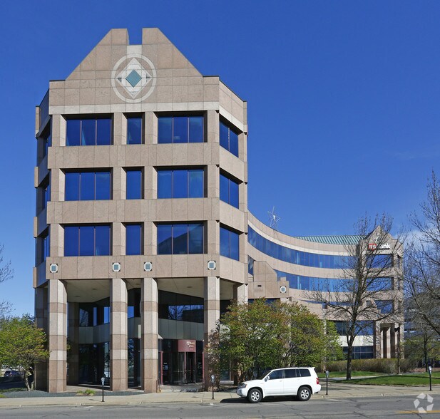 1015 W Saint Germain St W, Saint Cloud, MN à louer - Photo du bâtiment - Image 2 de 24