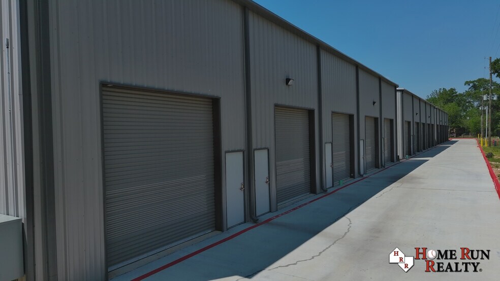 837 Santa Fe St, Conroe, TX à louer - Photo du bâtiment - Image 3 de 19
