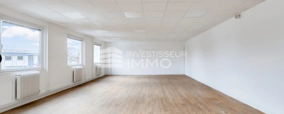 Office in Gennevilliers for lease - Interior Photo - Image 3 of 6