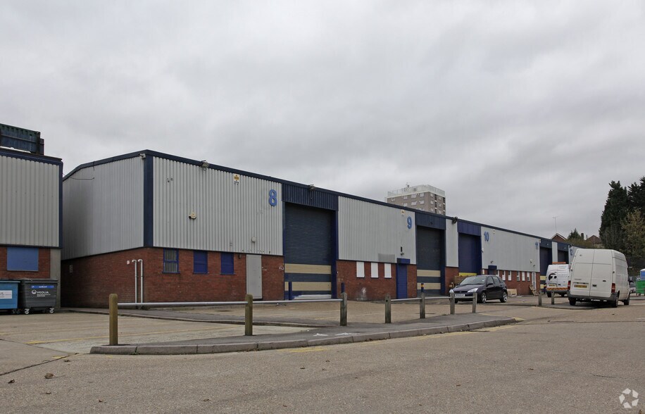 12 Northend Rd, Erith à louer - Photo principale - Image 1 de 4