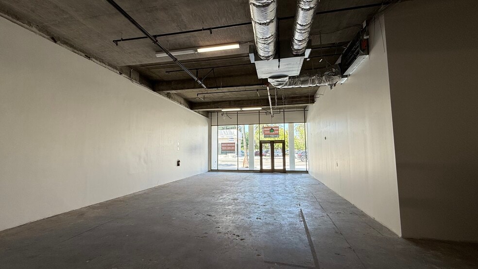9300 Wilshire Blvd, Beverly Hills, CA for lease - Interior Photo - Image 2 of 37