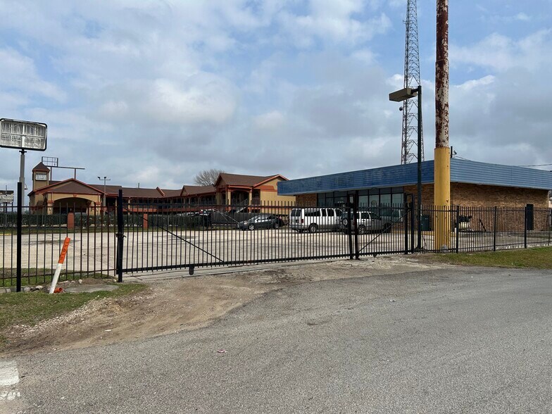 46 I-10 N, Beaumont, TX à vendre - Photo du bâtiment - Image 3 de 3