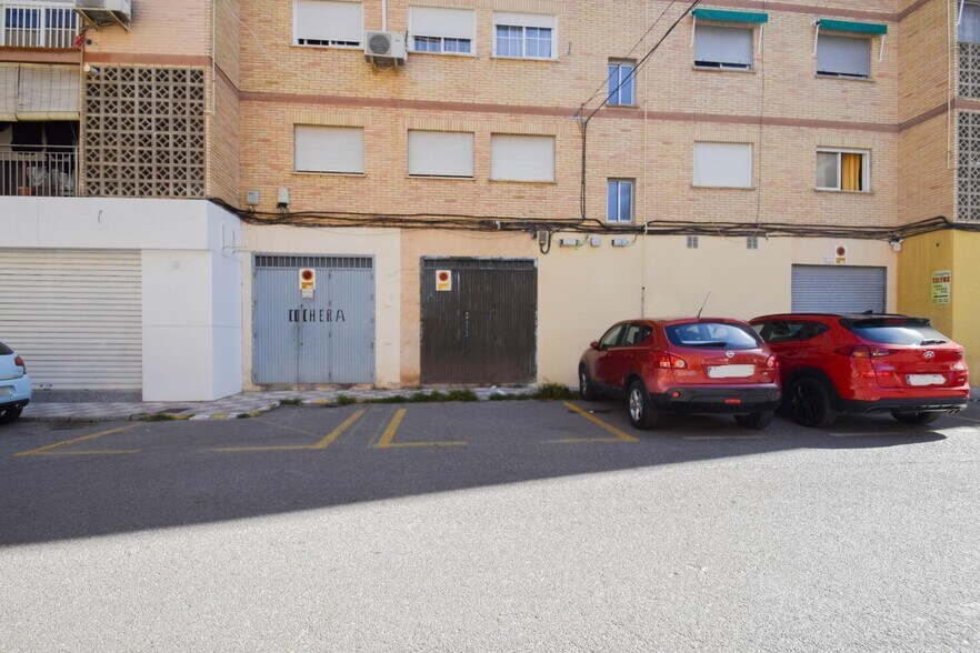 Calle Ingeniero Santa Cruz, 6, Granada, Granada for sale - Building Photo - Image 3 of 9