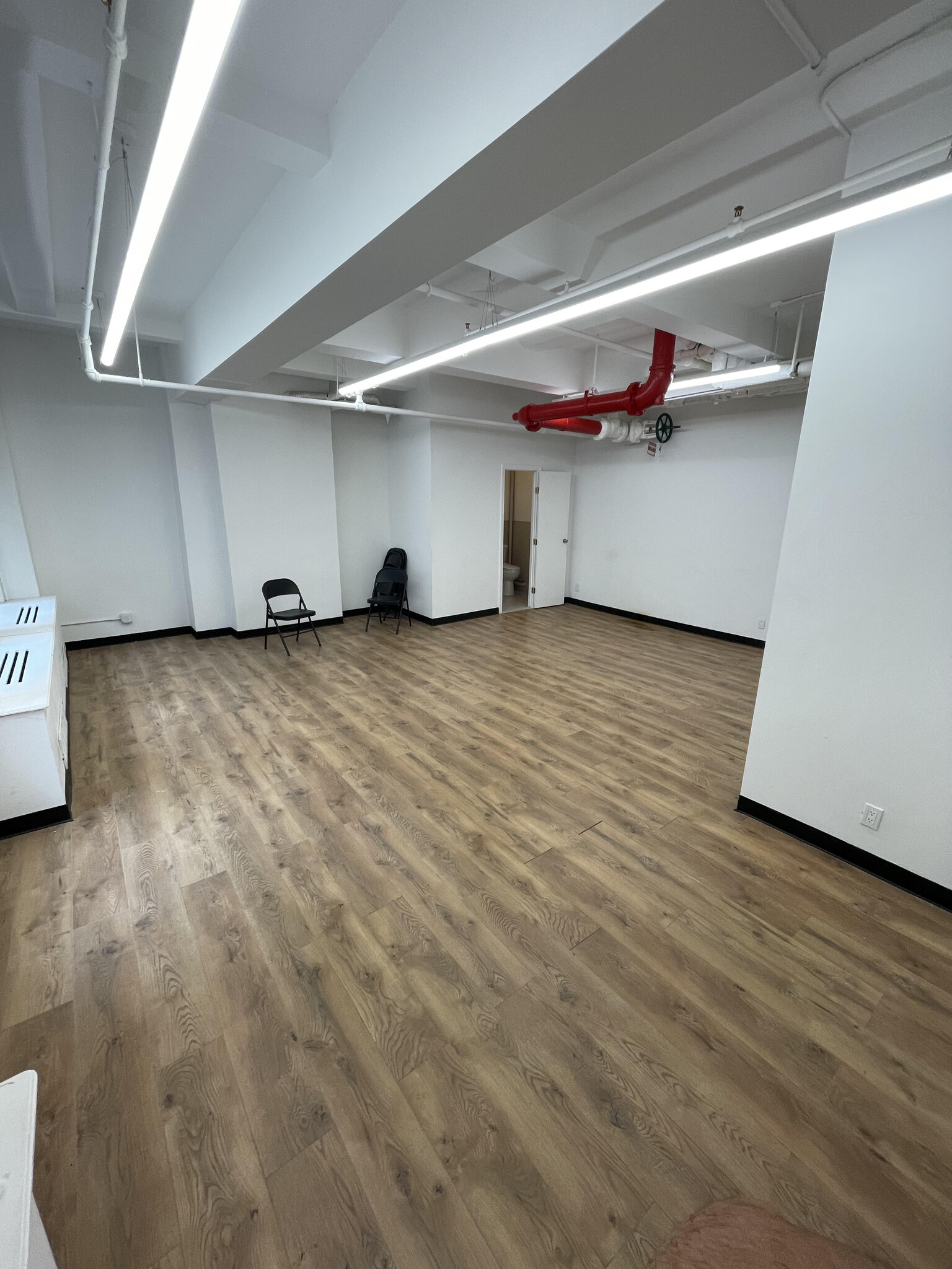 109 W 38th St, New York, NY for lease Interior Photo- Image 1 of 2